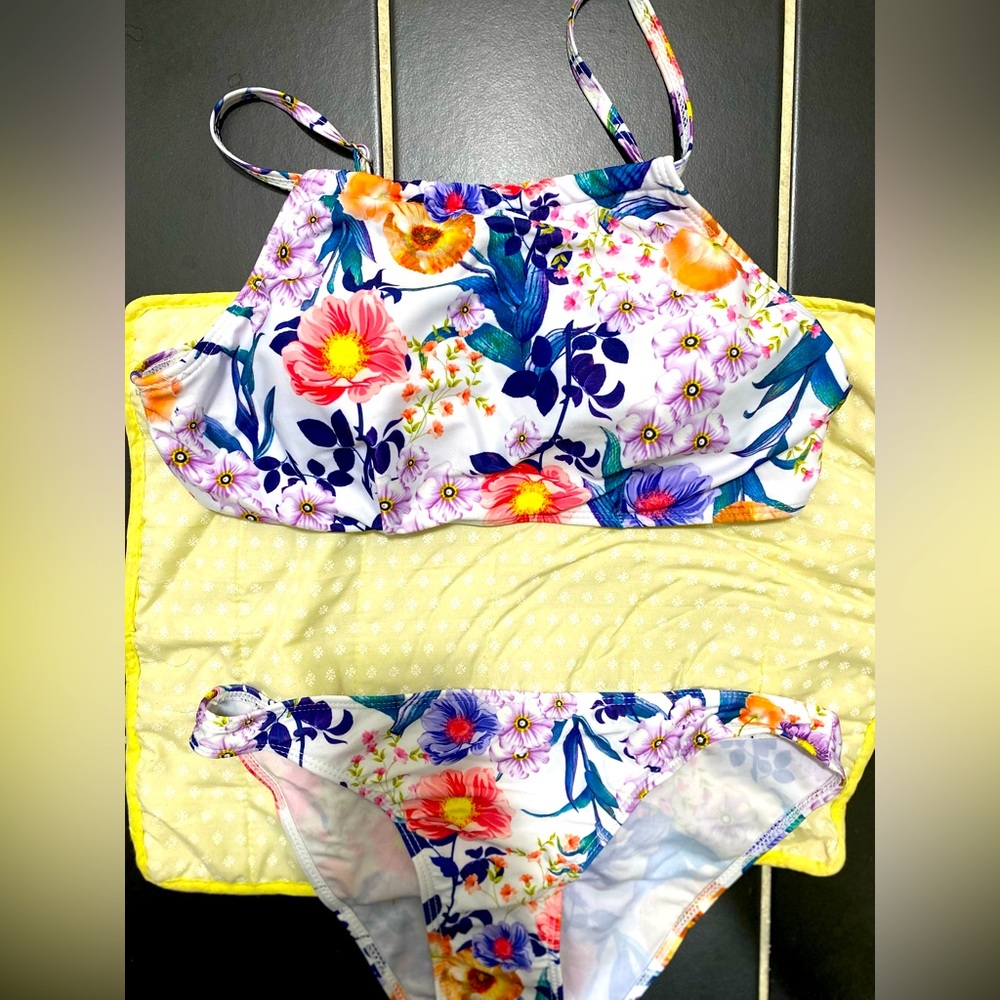 Floral white bikini set - size small